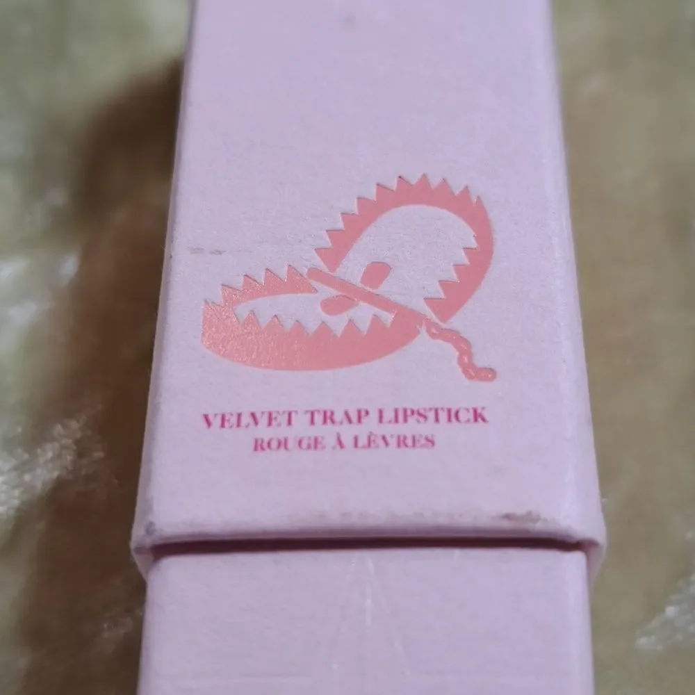 NIB Jeffree Star Velvet Trap Red Affair